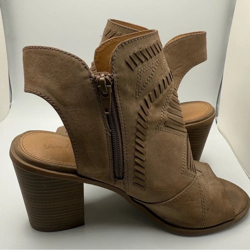 Universal‎ Thread Brown Ankle Booties - Picture 3 of 5